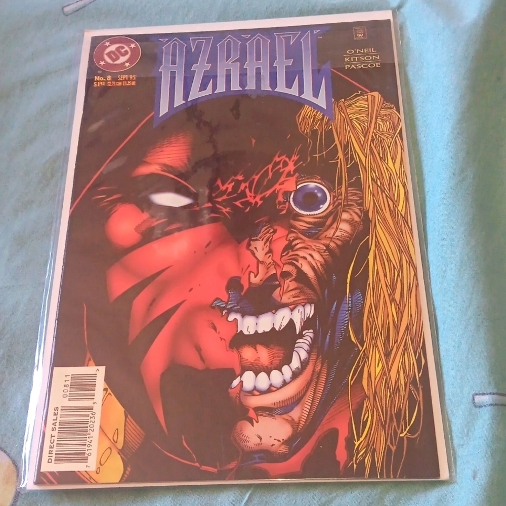 Azrael  7,8 DC comics 🚌